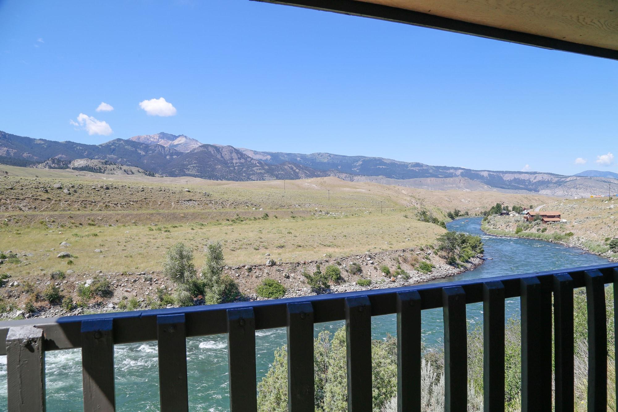 The Ridgeline Hotel At Yellowstone, Ascend Hotel Collection Гардінер Екстер'єр фото