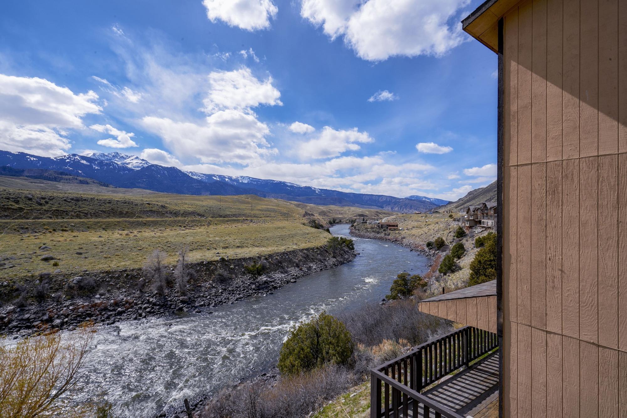 The Ridgeline Hotel At Yellowstone, Ascend Hotel Collection Гардінер Екстер'єр фото