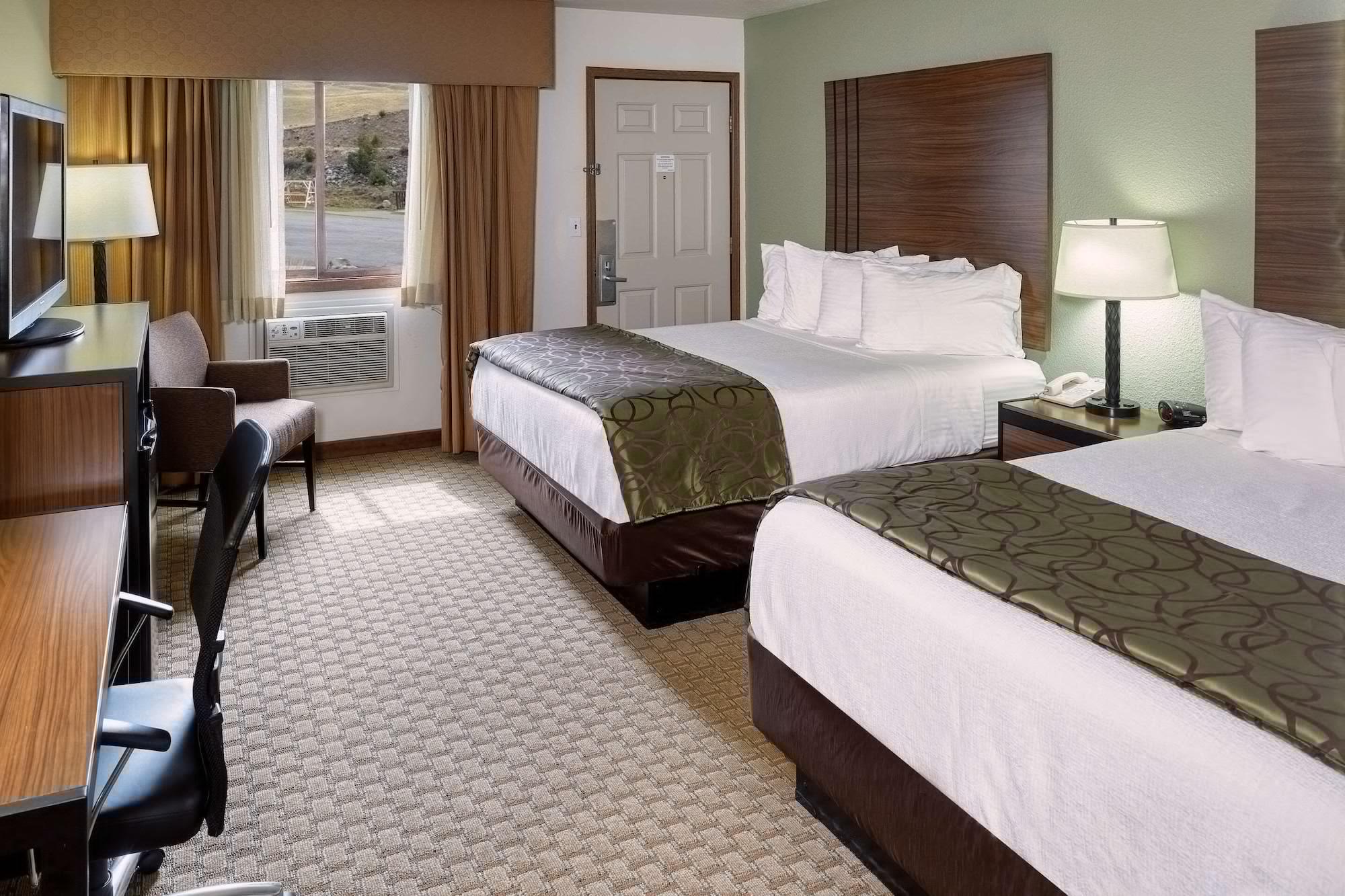 The Ridgeline Hotel At Yellowstone, Ascend Hotel Collection Гардінер Екстер'єр фото