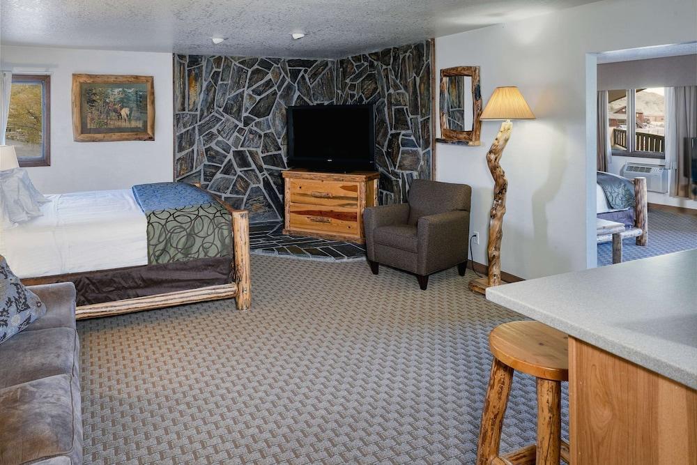 The Ridgeline Hotel At Yellowstone, Ascend Hotel Collection Гардінер Екстер'єр фото