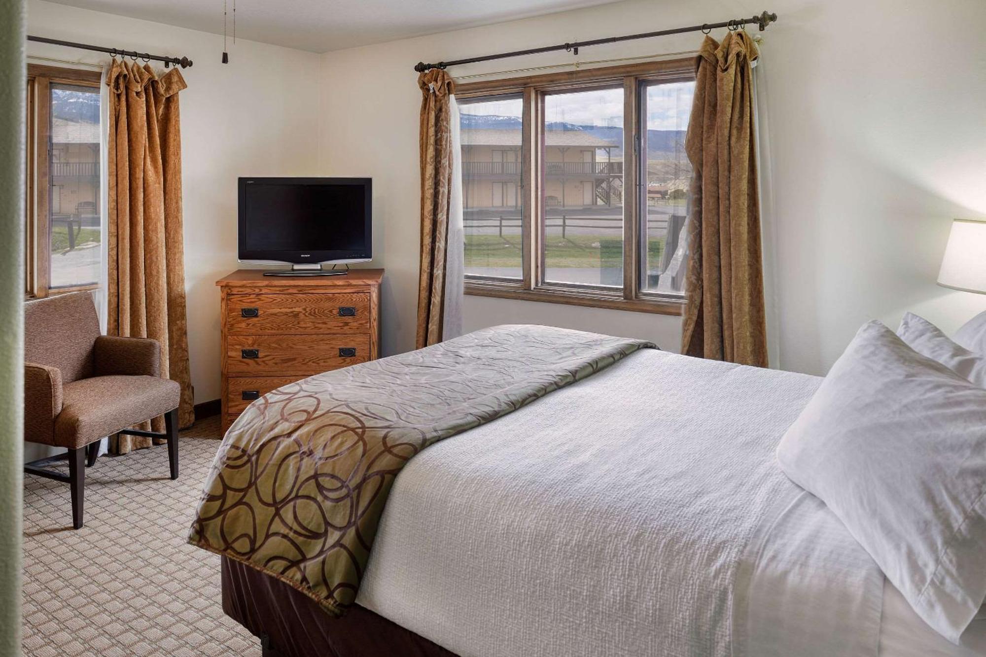 The Ridgeline Hotel At Yellowstone, Ascend Hotel Collection Гардінер Екстер'єр фото