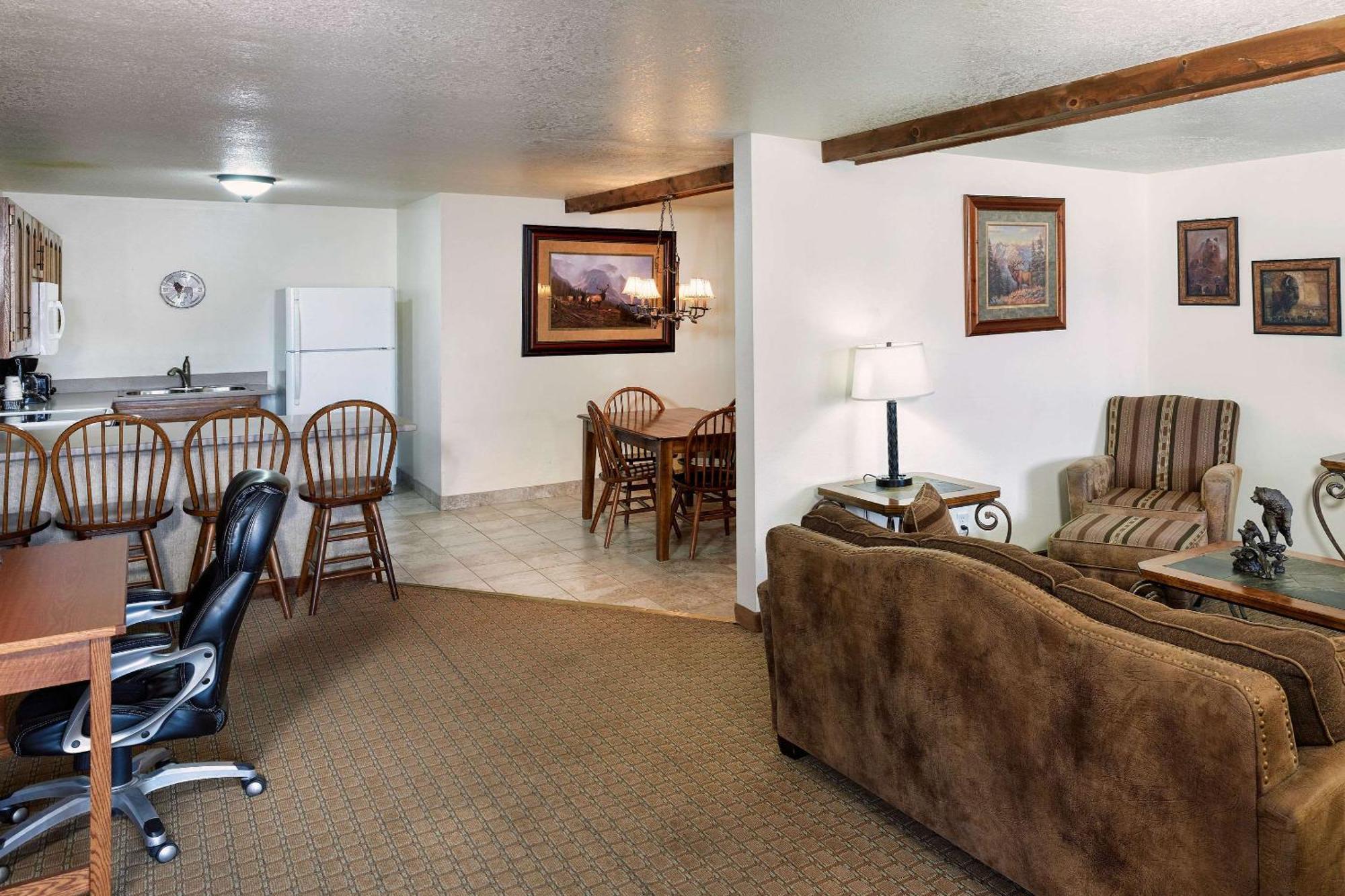The Ridgeline Hotel At Yellowstone, Ascend Hotel Collection Гардінер Екстер'єр фото