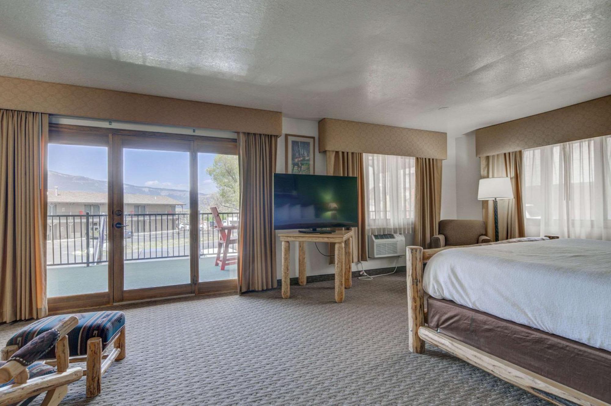 The Ridgeline Hotel At Yellowstone, Ascend Hotel Collection Гардінер Екстер'єр фото