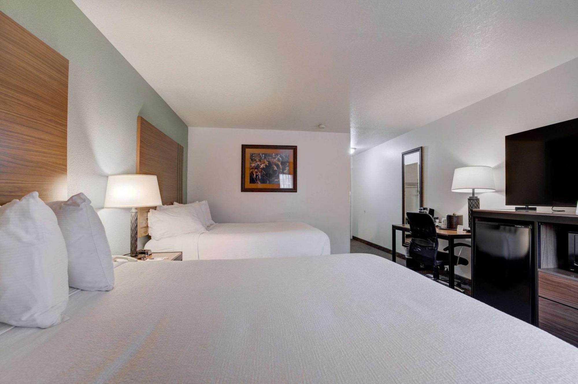 The Ridgeline Hotel At Yellowstone, Ascend Hotel Collection Гардінер Екстер'єр фото
