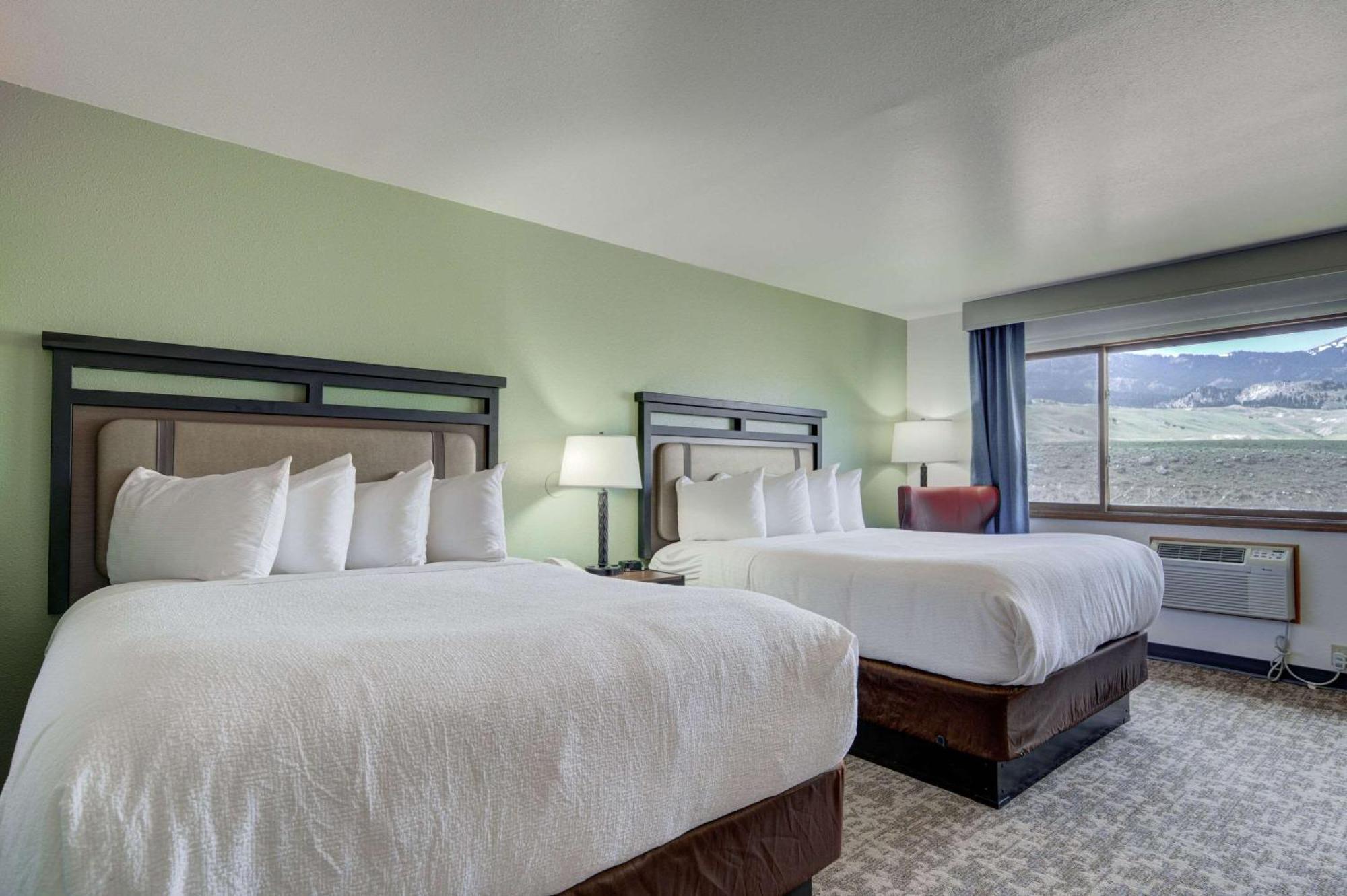 The Ridgeline Hotel At Yellowstone, Ascend Hotel Collection Гардінер Екстер'єр фото