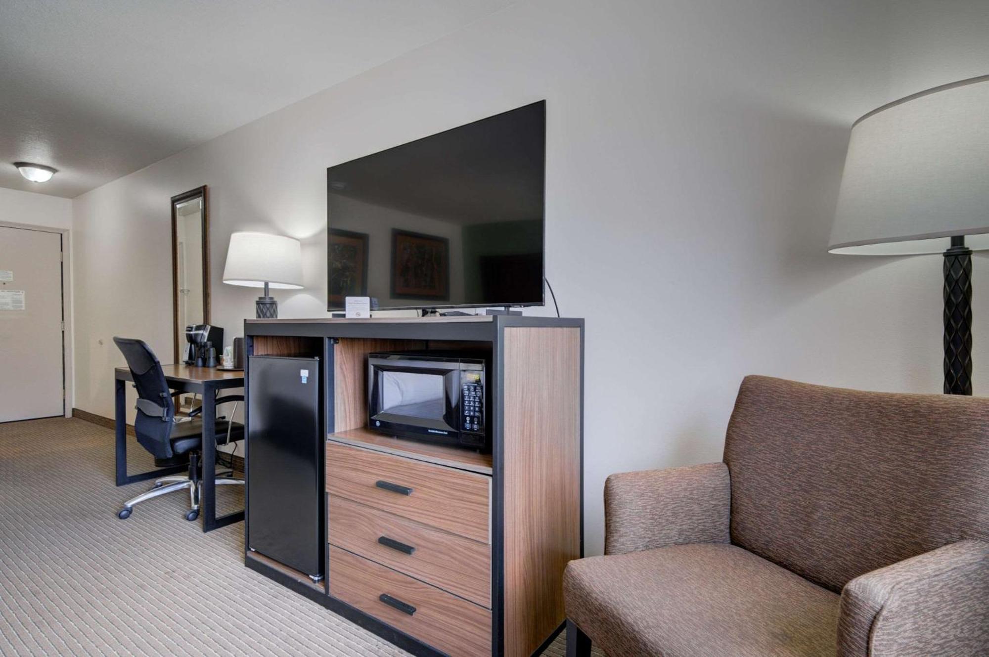 The Ridgeline Hotel At Yellowstone, Ascend Hotel Collection Гардінер Екстер'єр фото