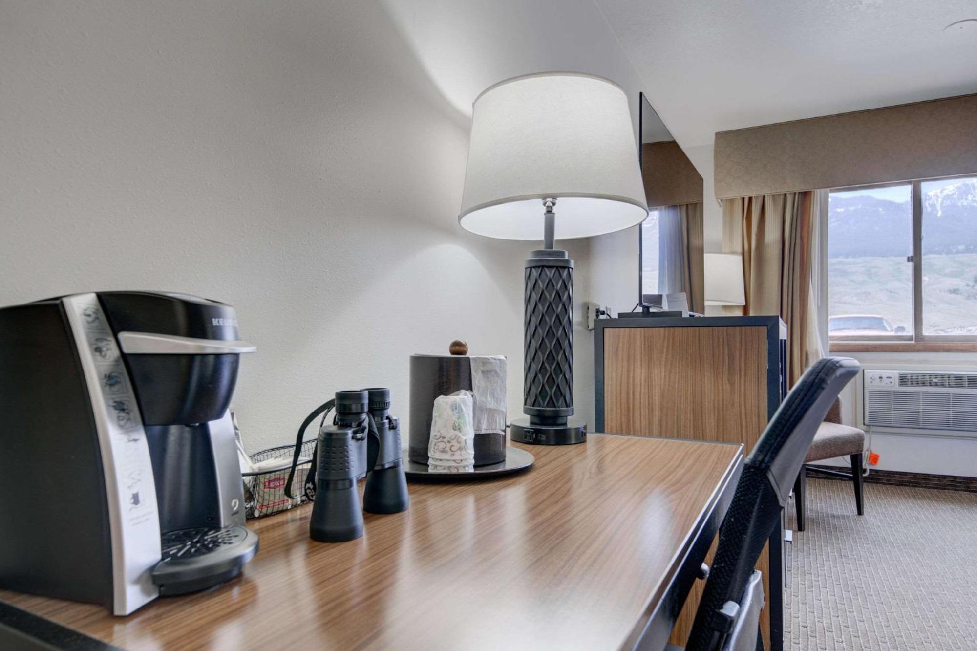 The Ridgeline Hotel At Yellowstone, Ascend Hotel Collection Гардінер Екстер'єр фото