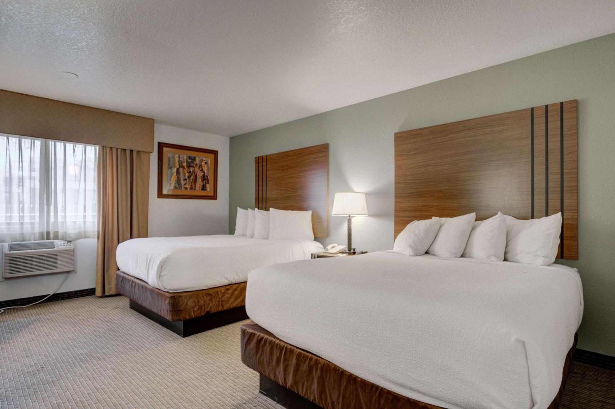 The Ridgeline Hotel At Yellowstone, Ascend Hotel Collection Гардінер Екстер'єр фото