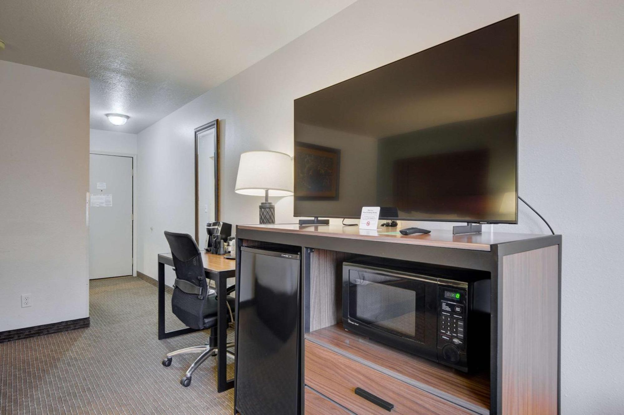 The Ridgeline Hotel At Yellowstone, Ascend Hotel Collection Гардінер Екстер'єр фото