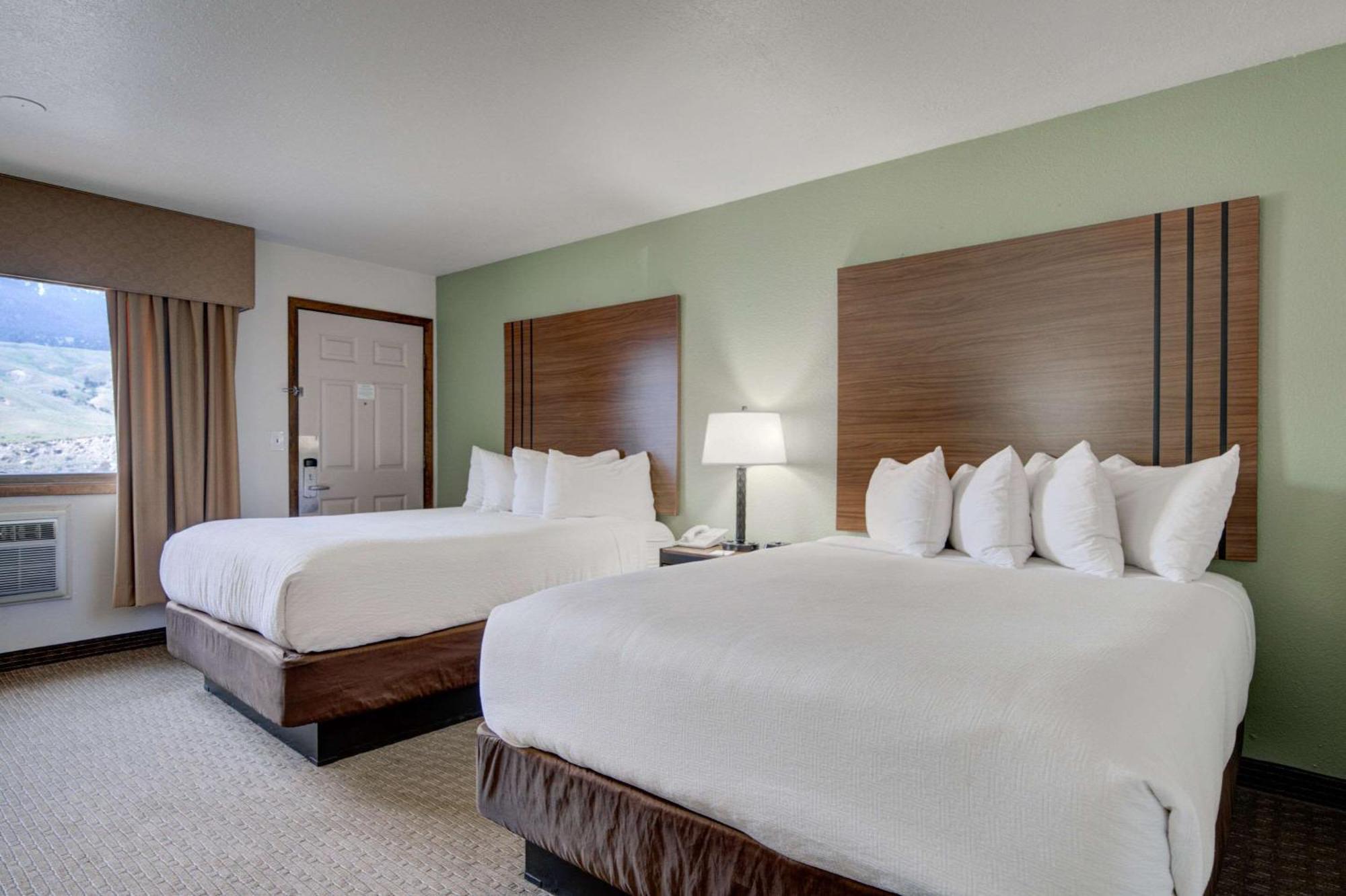 The Ridgeline Hotel At Yellowstone, Ascend Hotel Collection Гардінер Екстер'єр фото