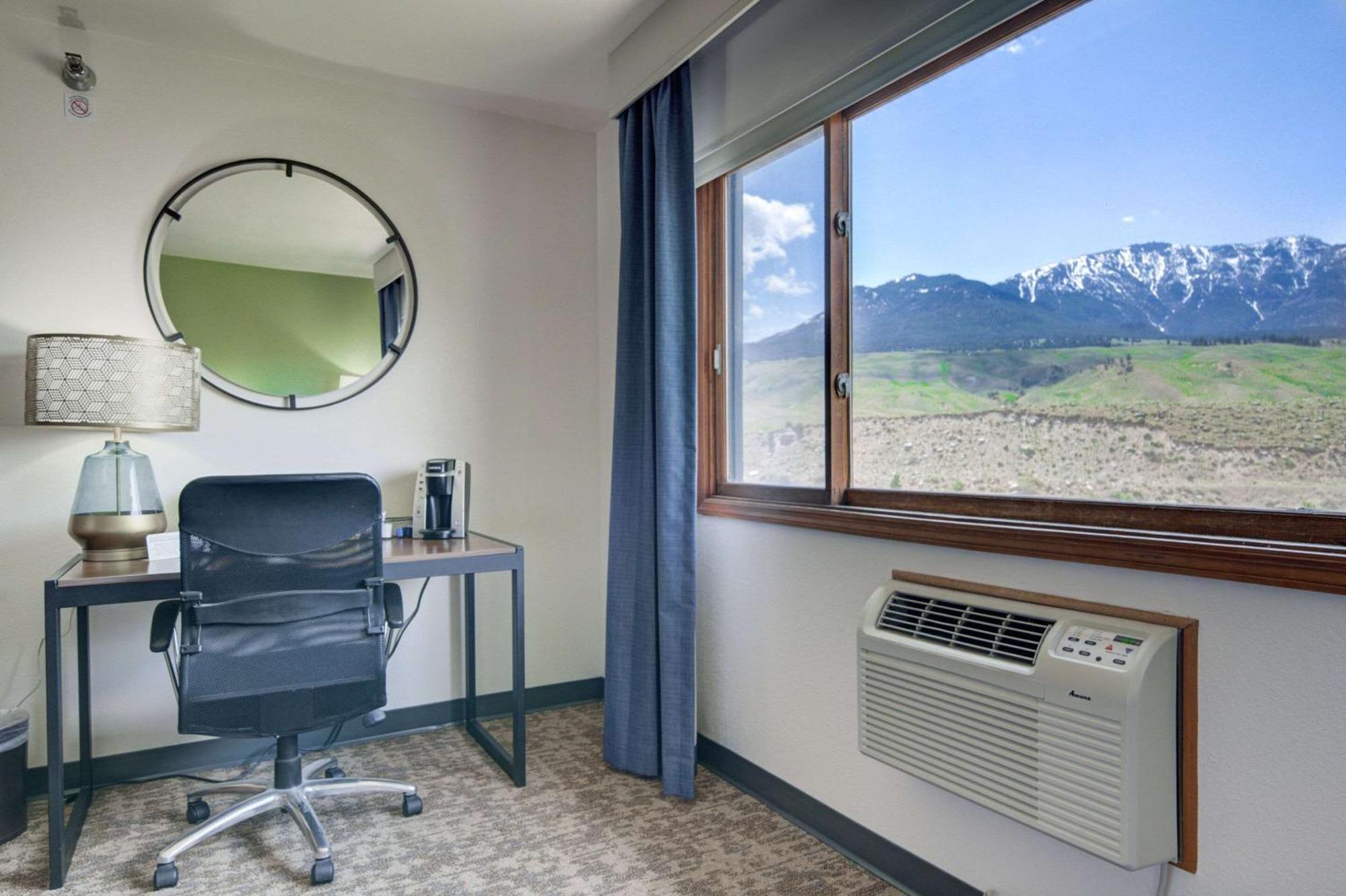 The Ridgeline Hotel At Yellowstone, Ascend Hotel Collection Гардінер Екстер'єр фото
