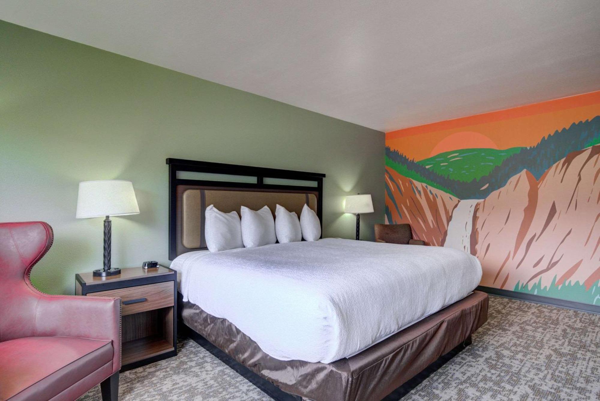 The Ridgeline Hotel At Yellowstone, Ascend Hotel Collection Гардінер Екстер'єр фото